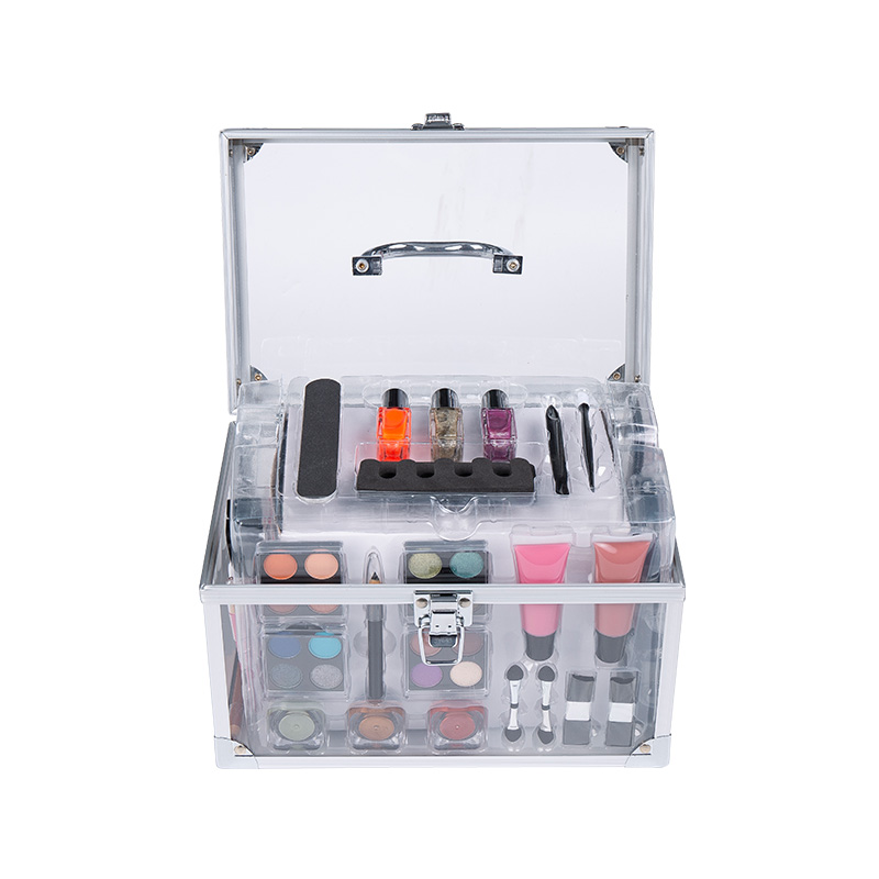 Komplettes Makeup-Kit mit Lidschatten, Lipgloss, Rouge und Nagellack.