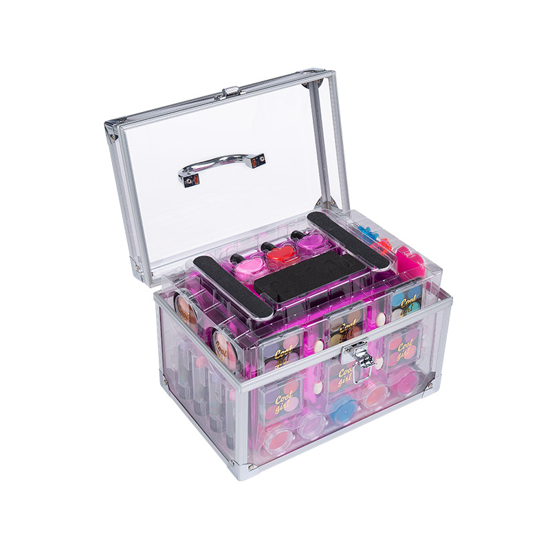 Komplettes Makeup-Kit mit Lidschatten, Lipgloss, Rouge und Nagellack.